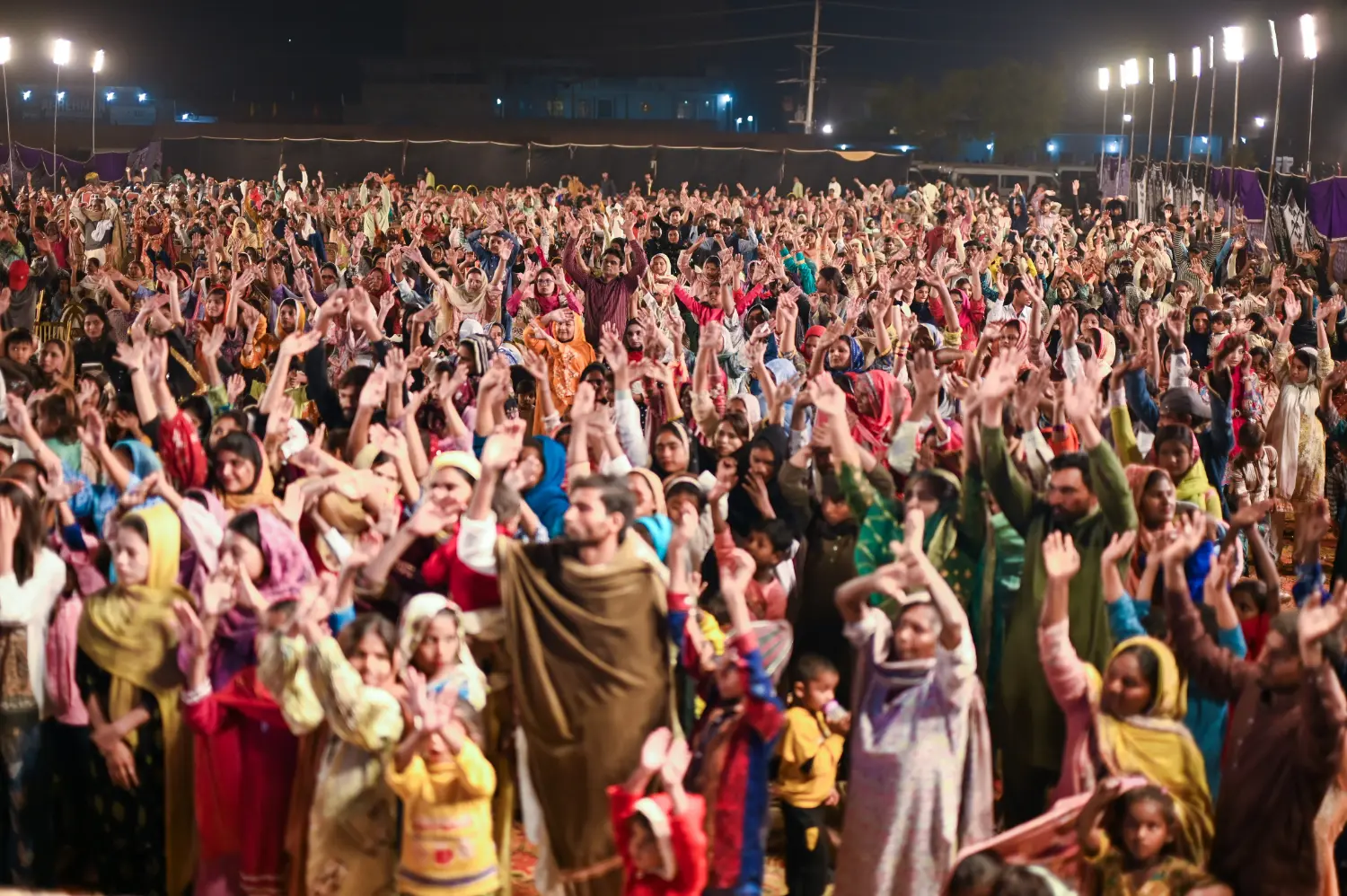 Thousands gather at a crusade in Pakistan