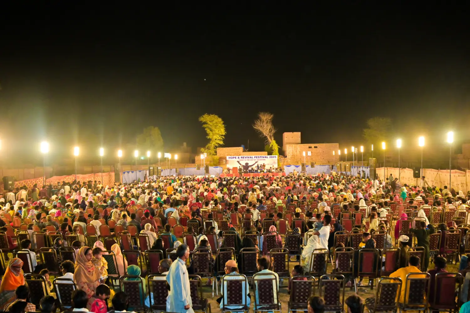 Large crusade crowd in Pakistan